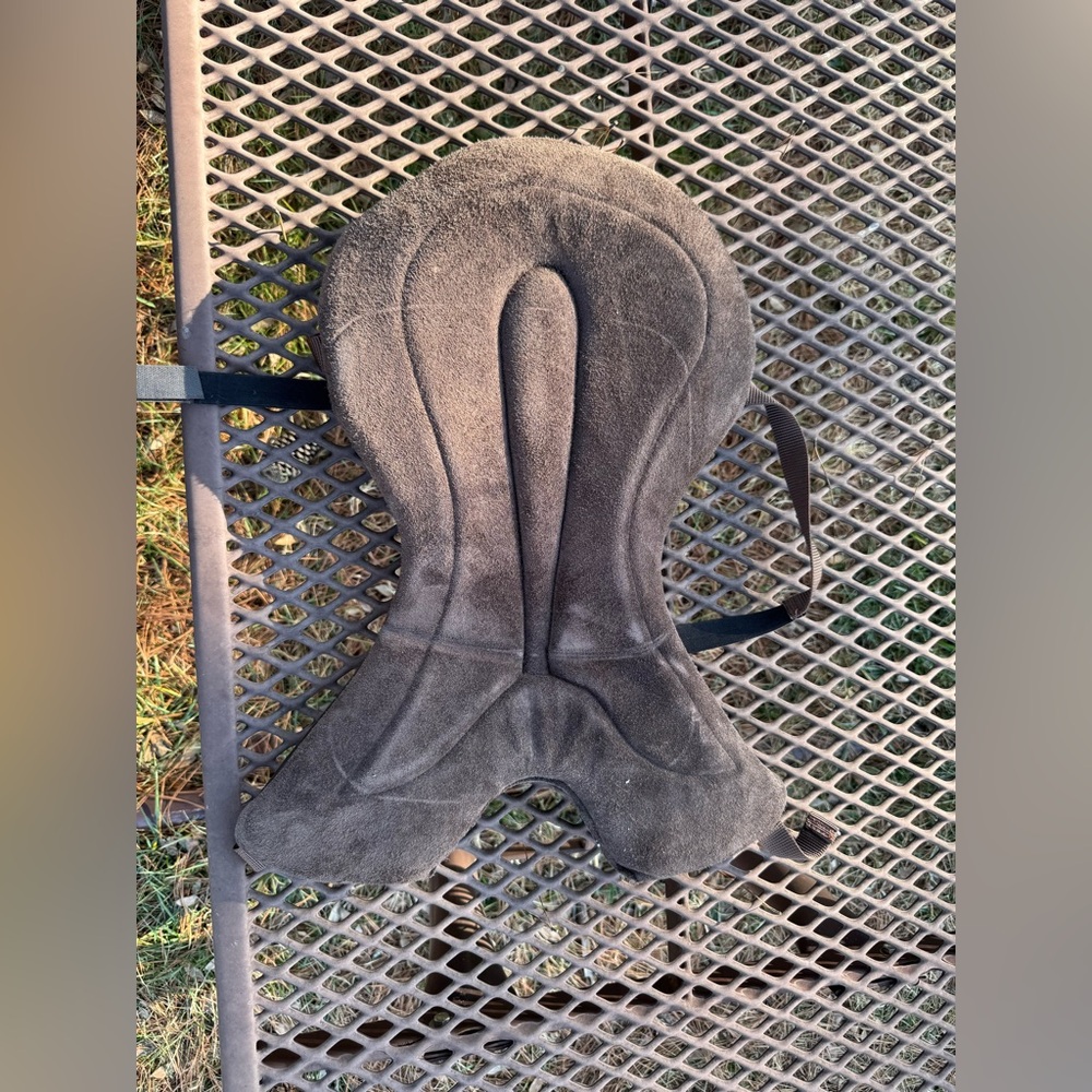 Dark brown cushion for saddle